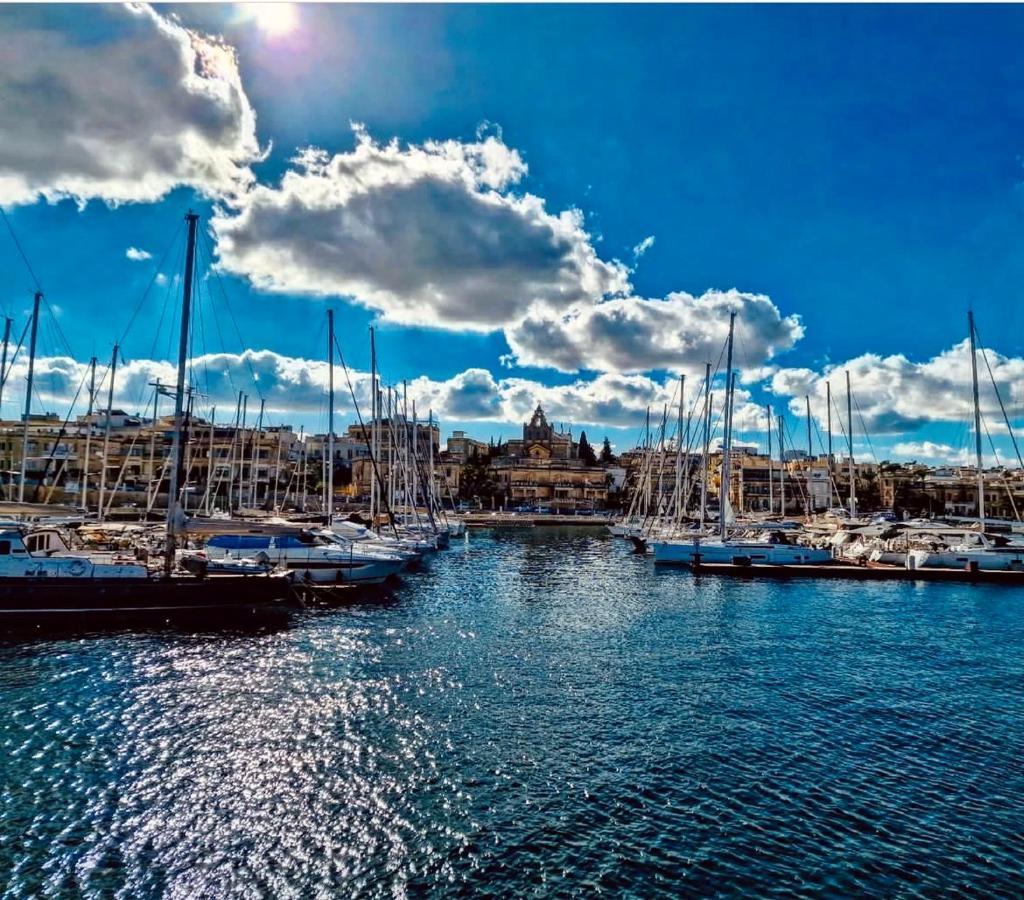 New & Unique Apartment - A 5 Minutes Ferry To Capital City Of Valletta Senglea Eksteriør billede